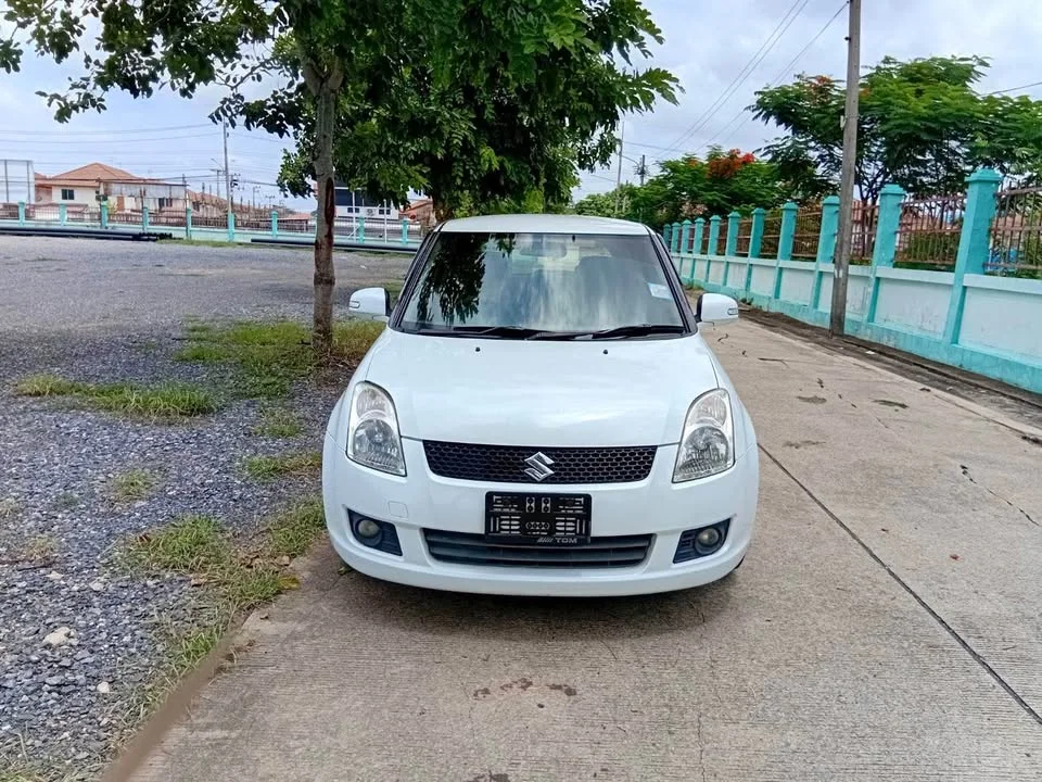 2012 Suzuki Swift I 3