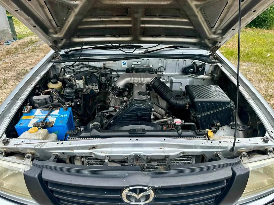 2005 Mazda 2500 Fighter V 2