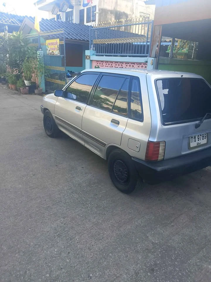 1990 Ford Aspire I 2