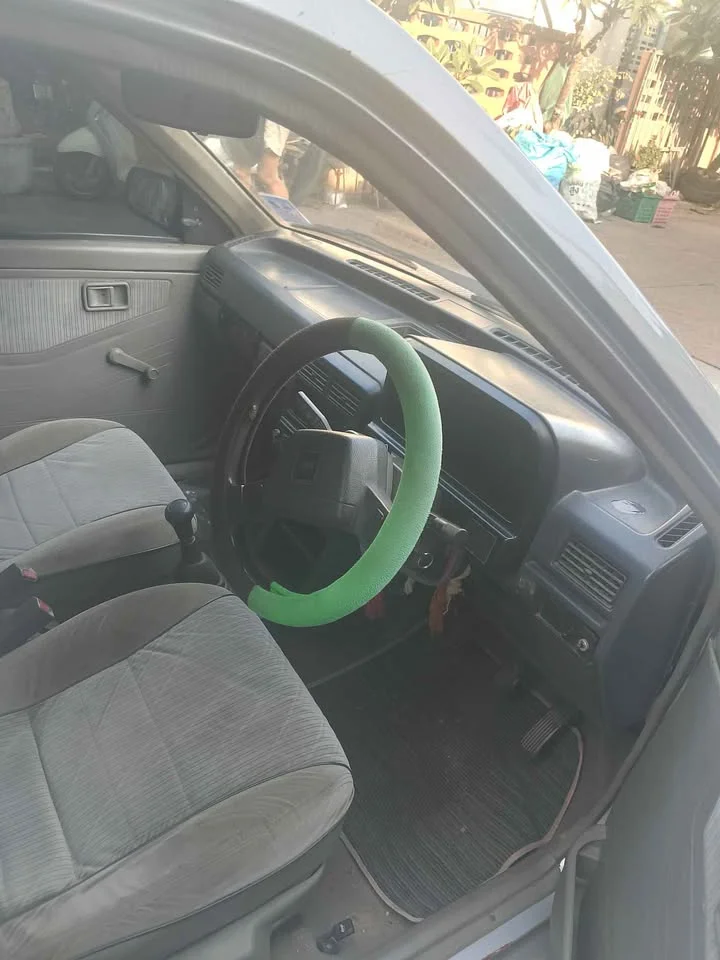 1990 Ford Aspire I 3
