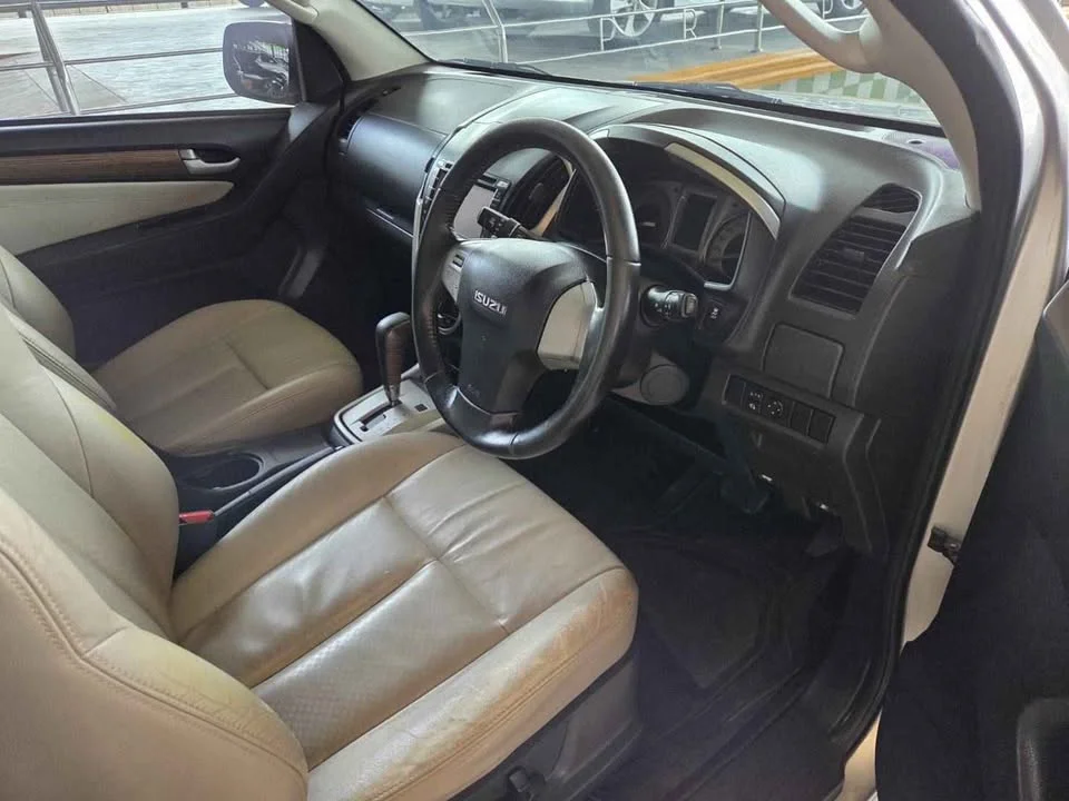2015 Isuzu MU-X I 3