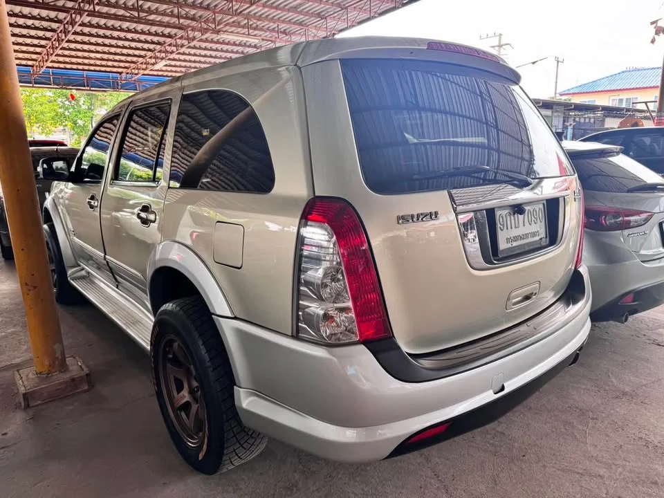 2009 Isuzu MU-7 2