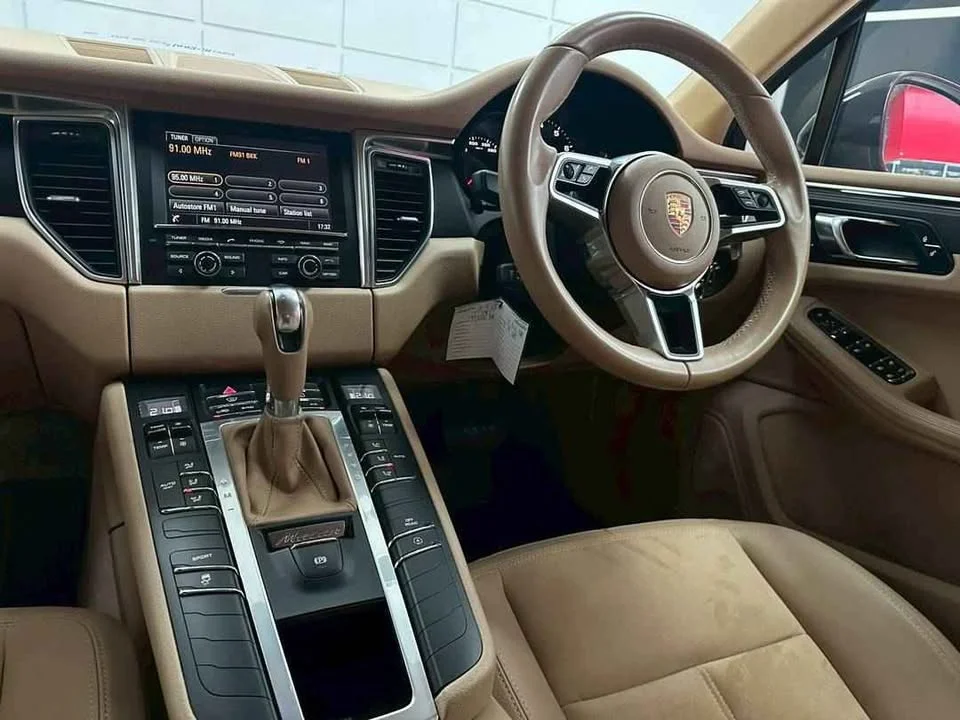 2015 Porsche Macan I 2