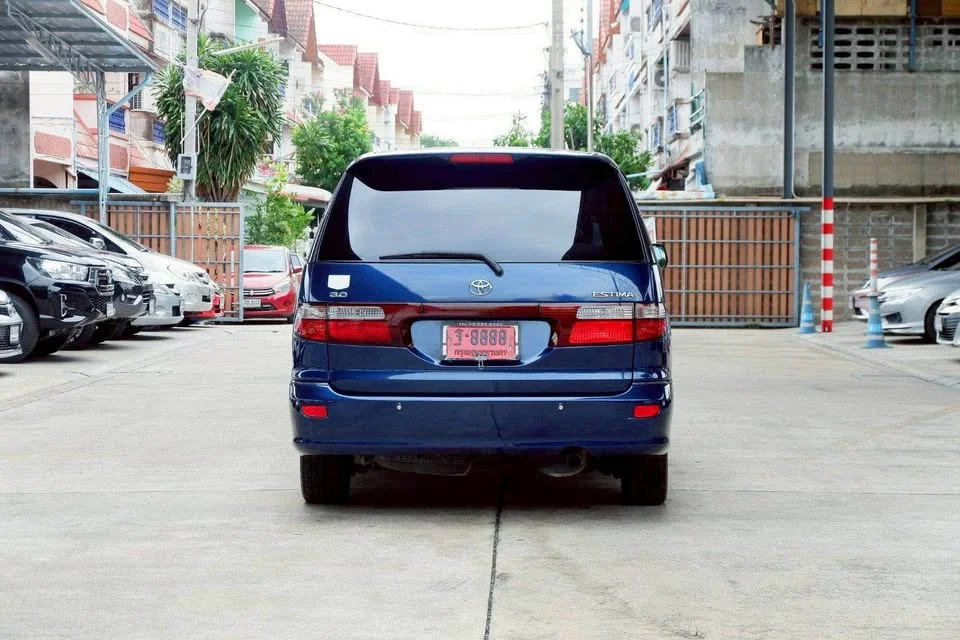 2004 Toyota Estima II 2