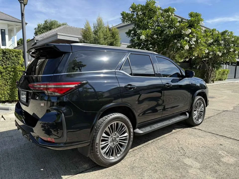 Toyota Fortuner II 3