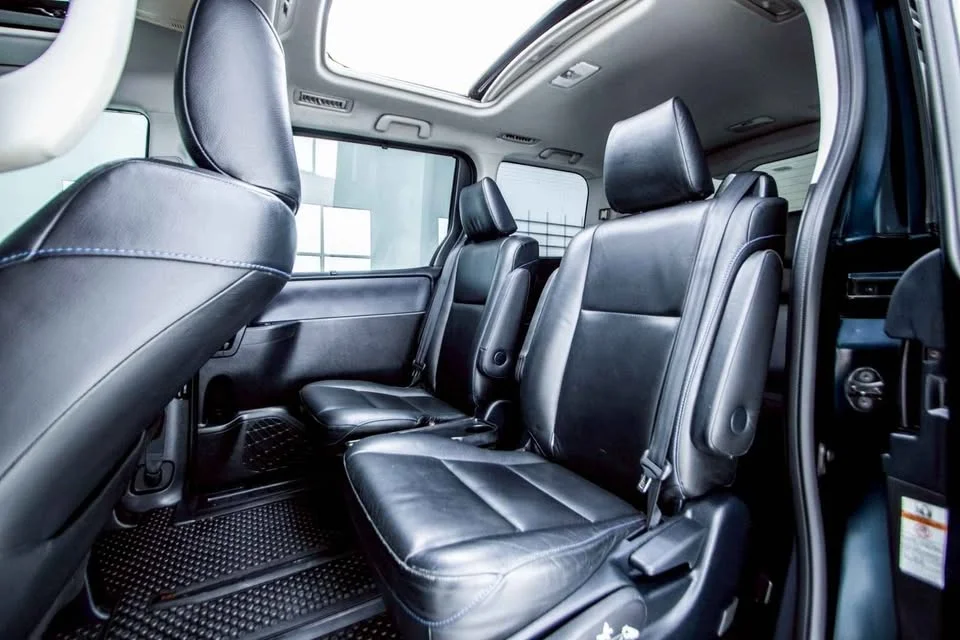 2016 Toyota Voxy III 2