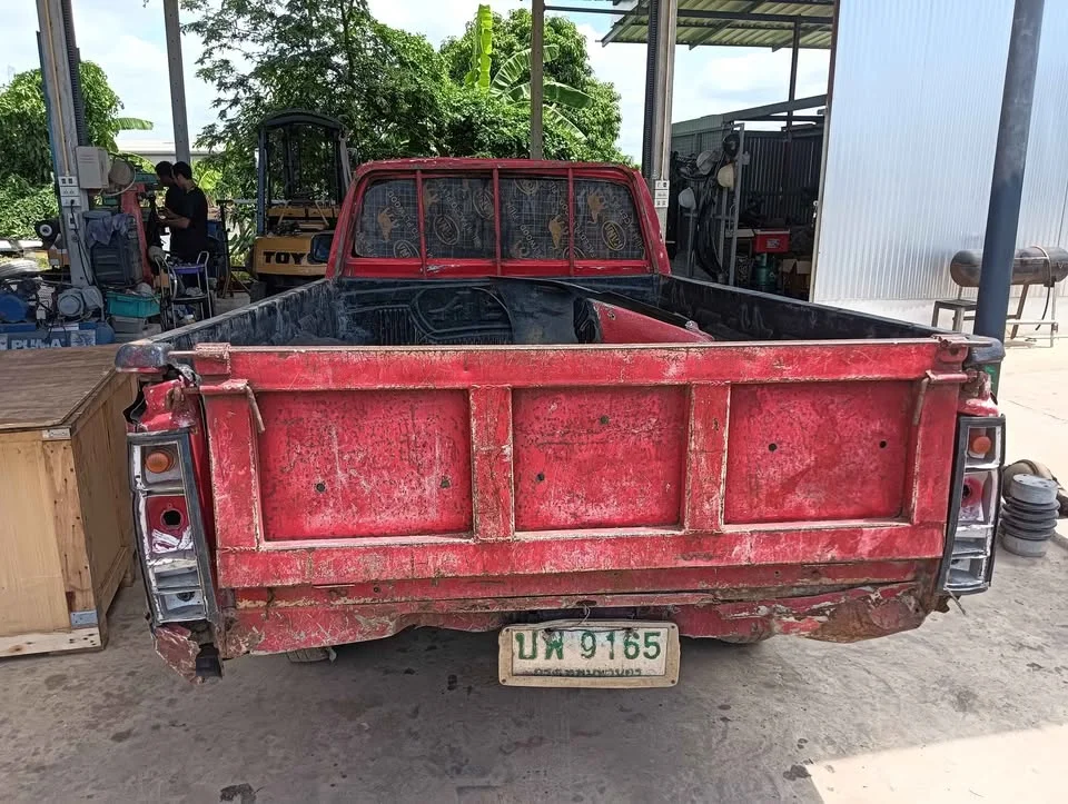 2000 Nissan Frontier I 3