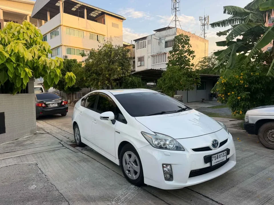 2011 Toyota Prius III 3