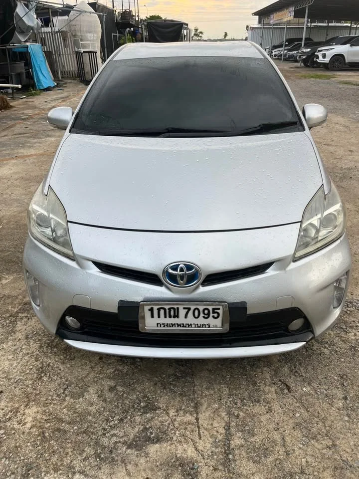 2012 Toyota Prius III 2