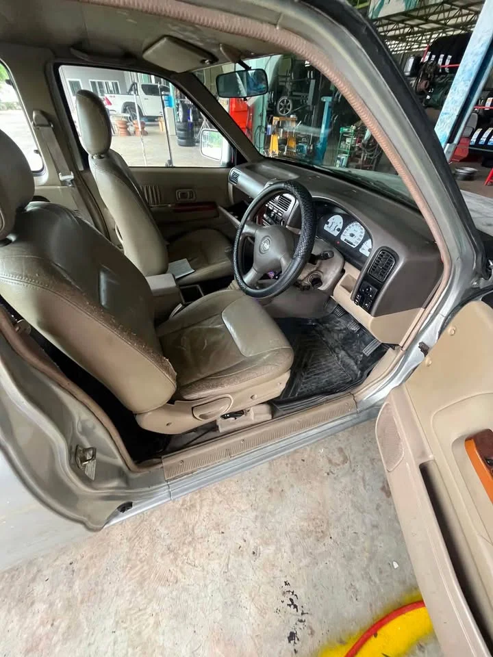2006 Nissan Frontier I 3