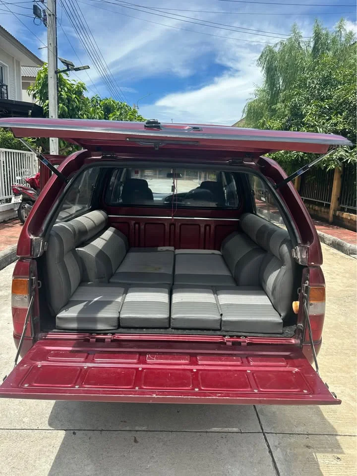 2000 Mazda 2500 Fighter V 3