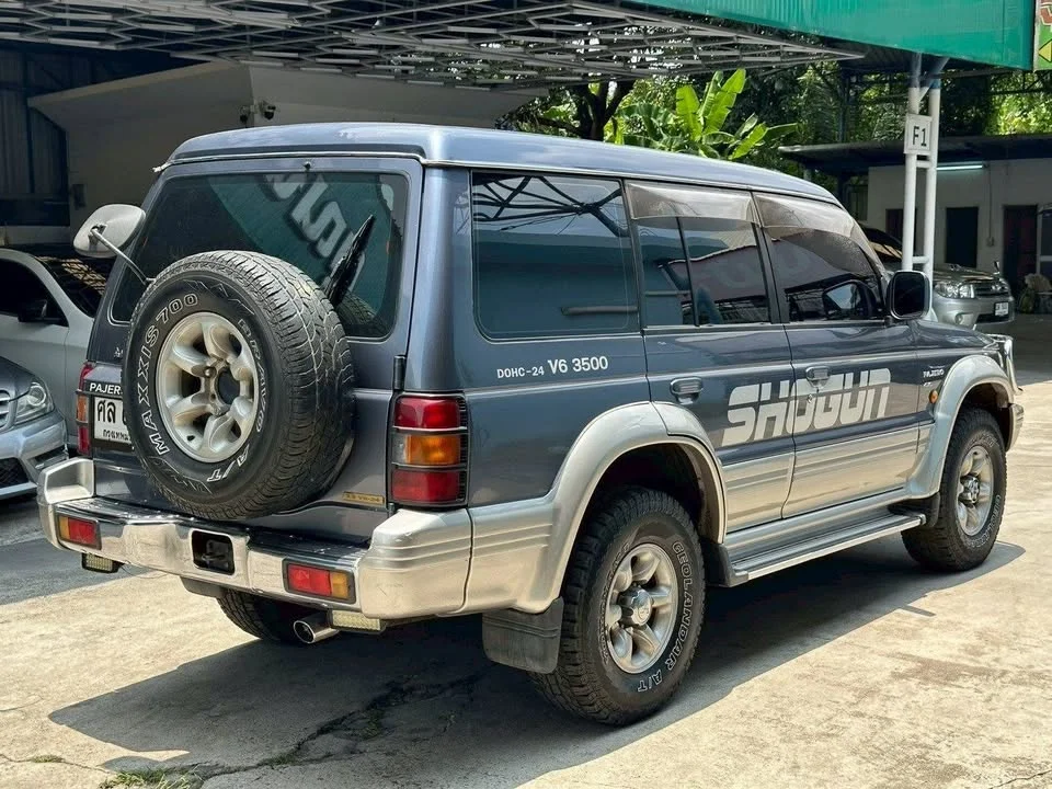1995 Mitsubishi Pajero II 2