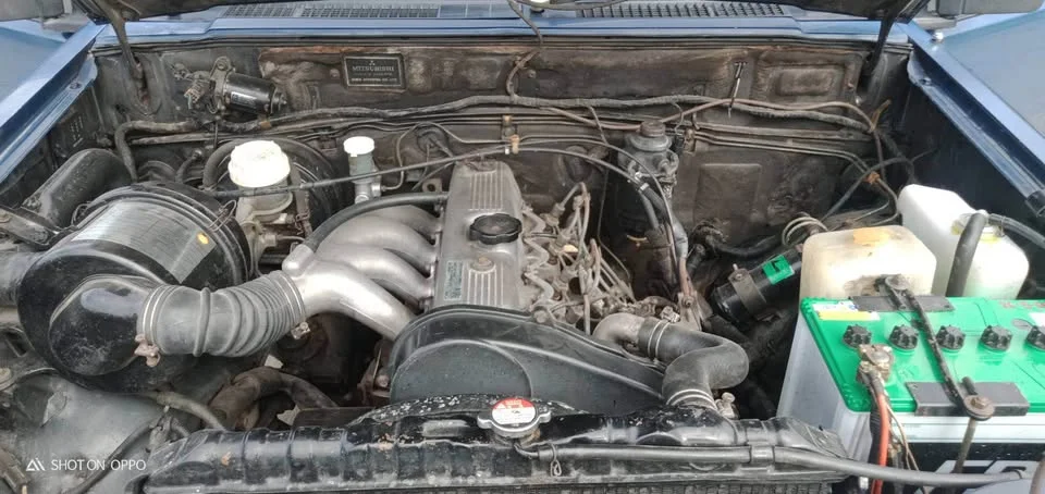 1990 Mitsubishi Triton II 2