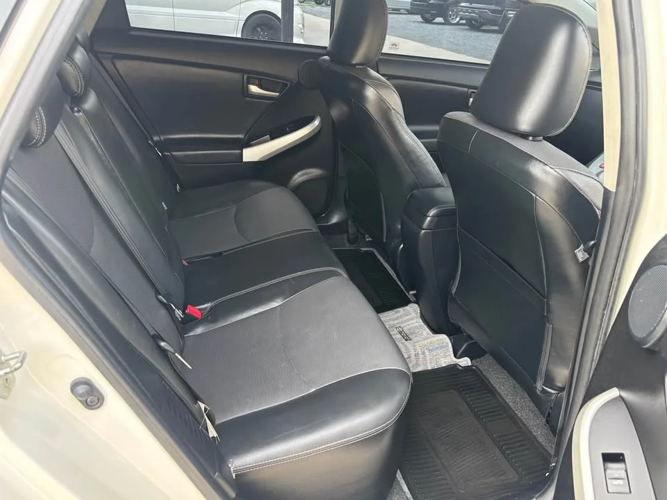 2012 Toyota Prius III 2