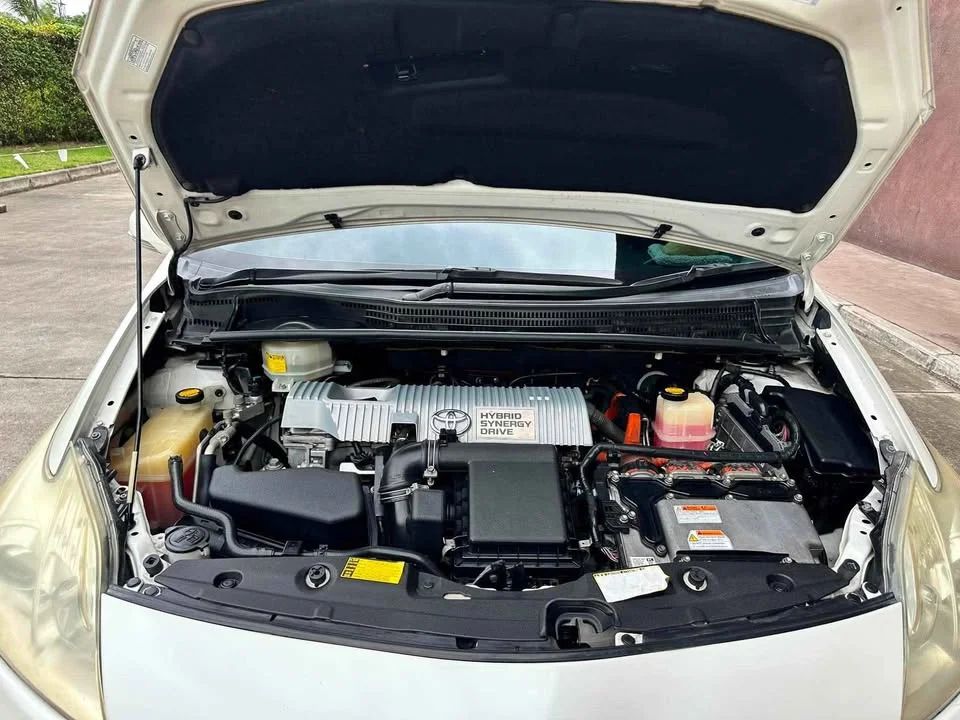 2013 Toyota Prius III 2