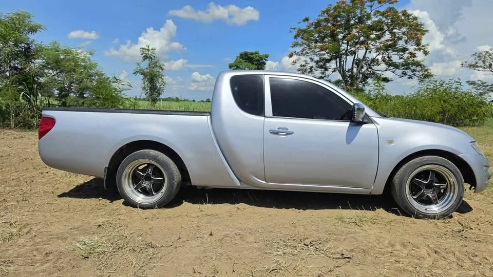 2011 Mitsubishi Triton IV 2