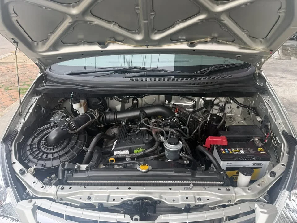 2010 Toyota Innova I 2