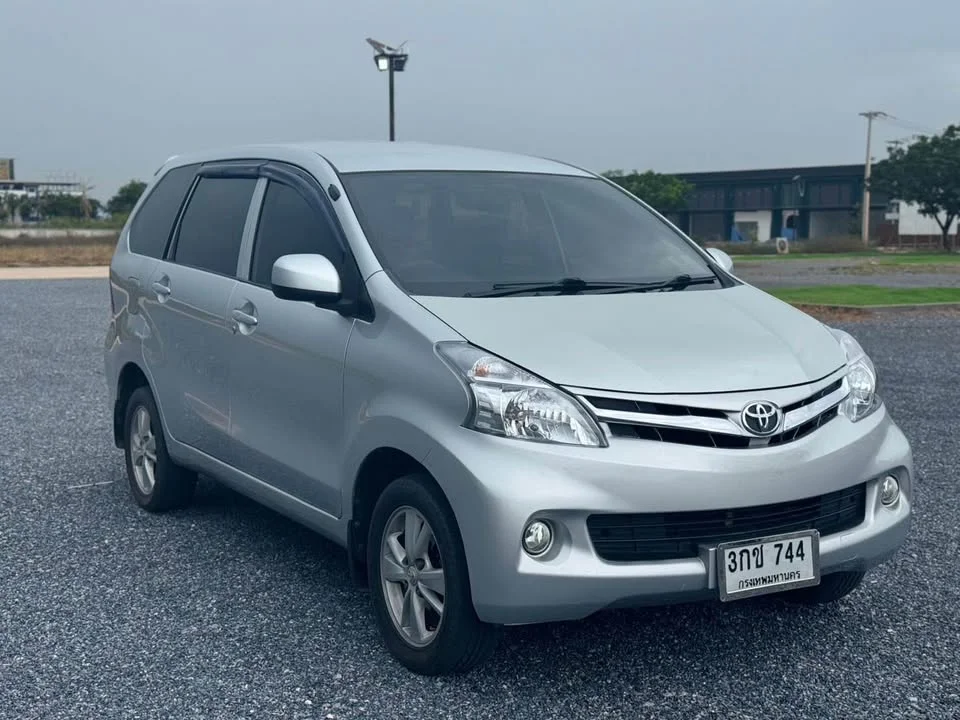 2013 Toyota Avanza II 2