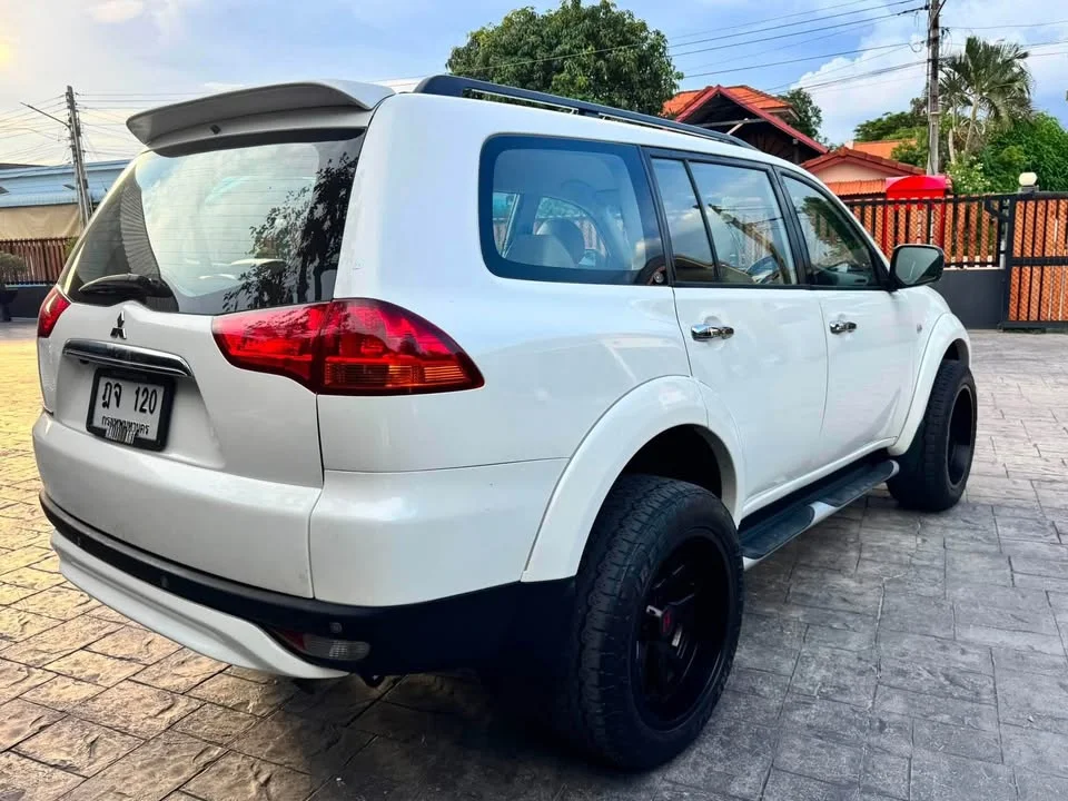 2011 Mitsubishi Pajero Sport II 2
