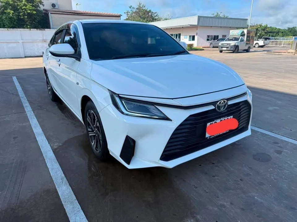 2023 Toyota Yaris ATIV IV 3