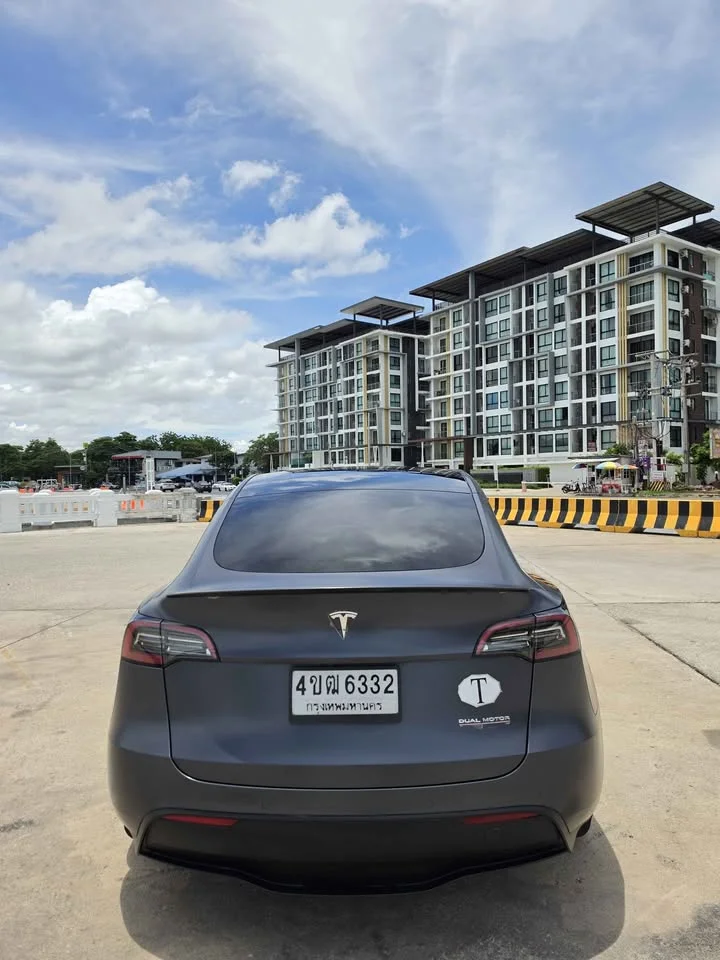 2023 Tesla Model Y 2
