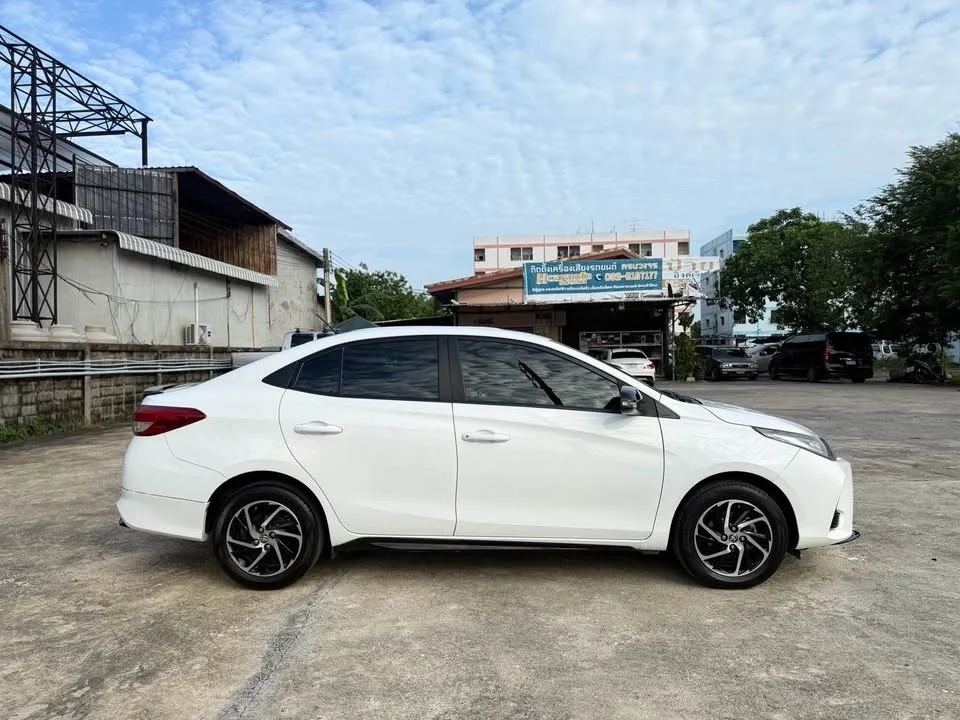 2020 Toyota Yaris ATIV III 2