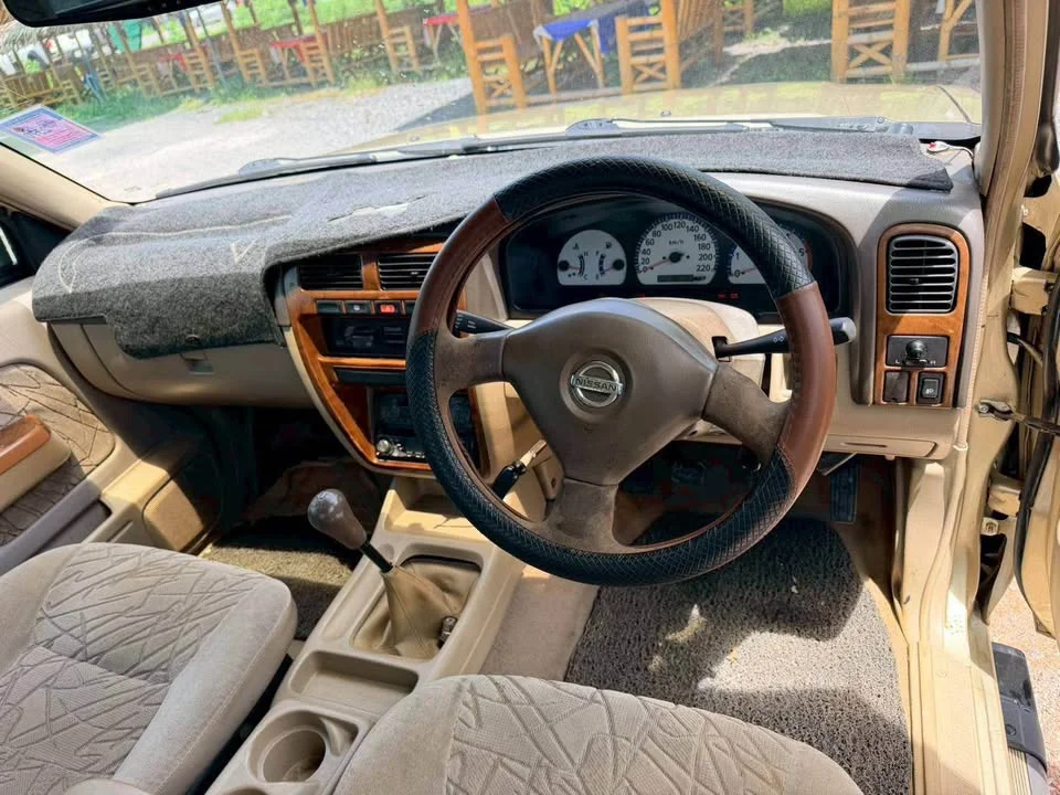 2004 Nissan Frontier I 3