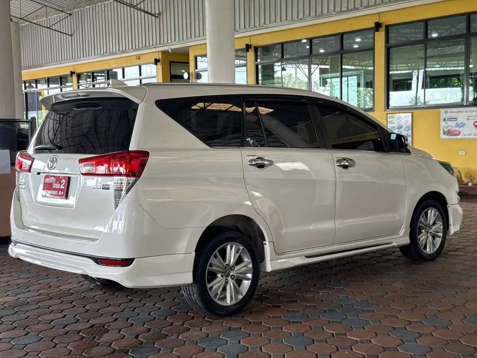 2017 Toyota Innova II 2