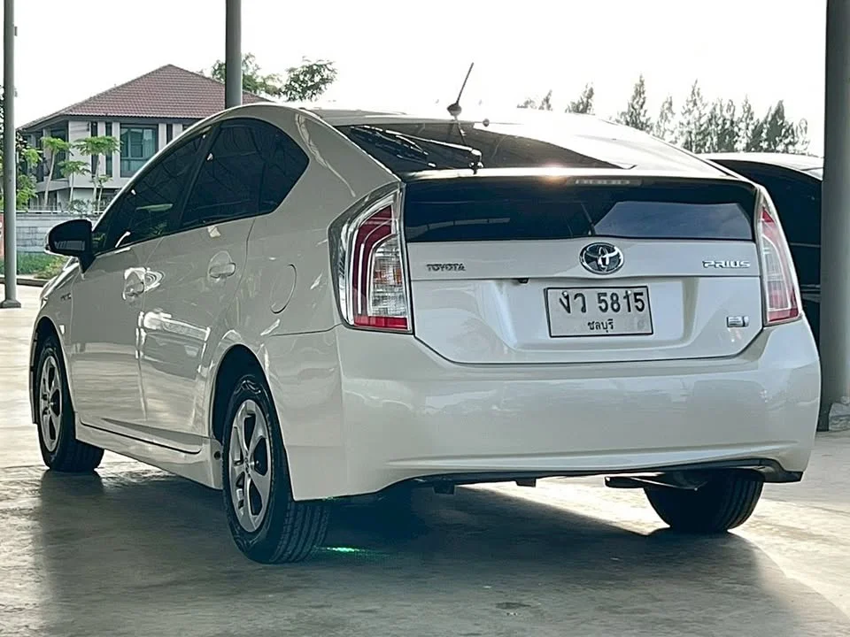 2013 Toyota Prius III 3