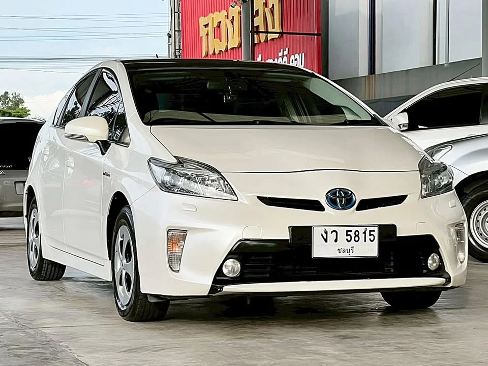 2013 Toyota Prius III 2
