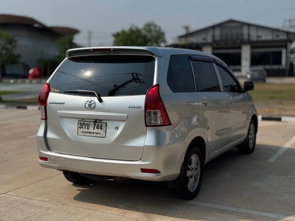 2013 Toyota Avanza II 2