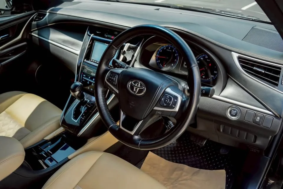 2014 Toyota Harrier III 3