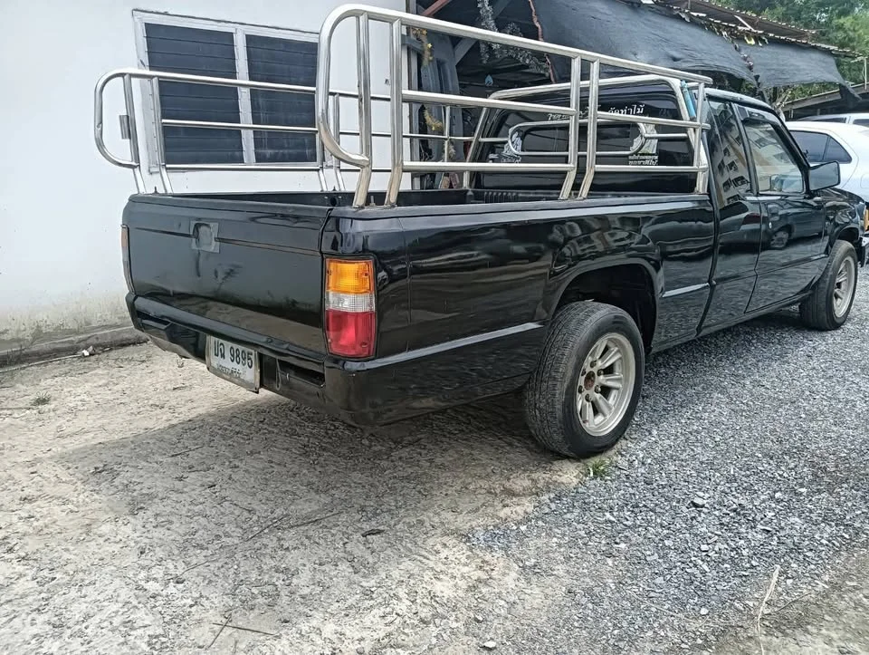 1995 Mitsubishi Triton II 3