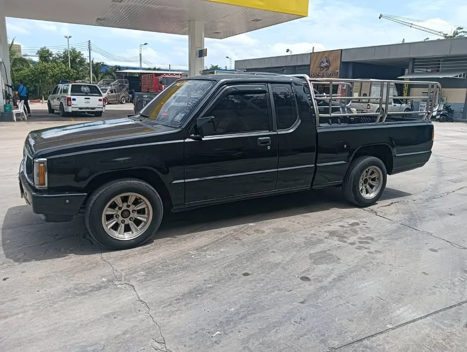 1995 Mitsubishi Triton II 2