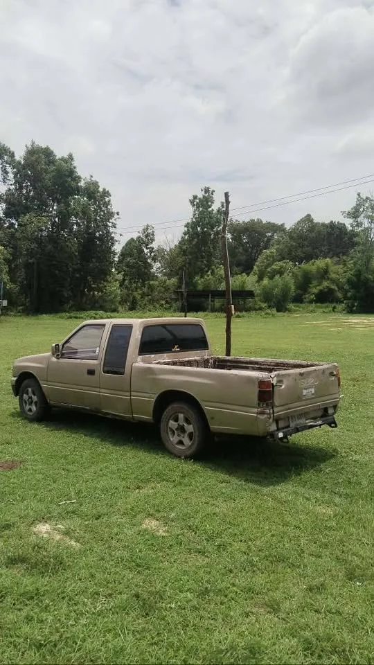 Isuzu TFR III 3