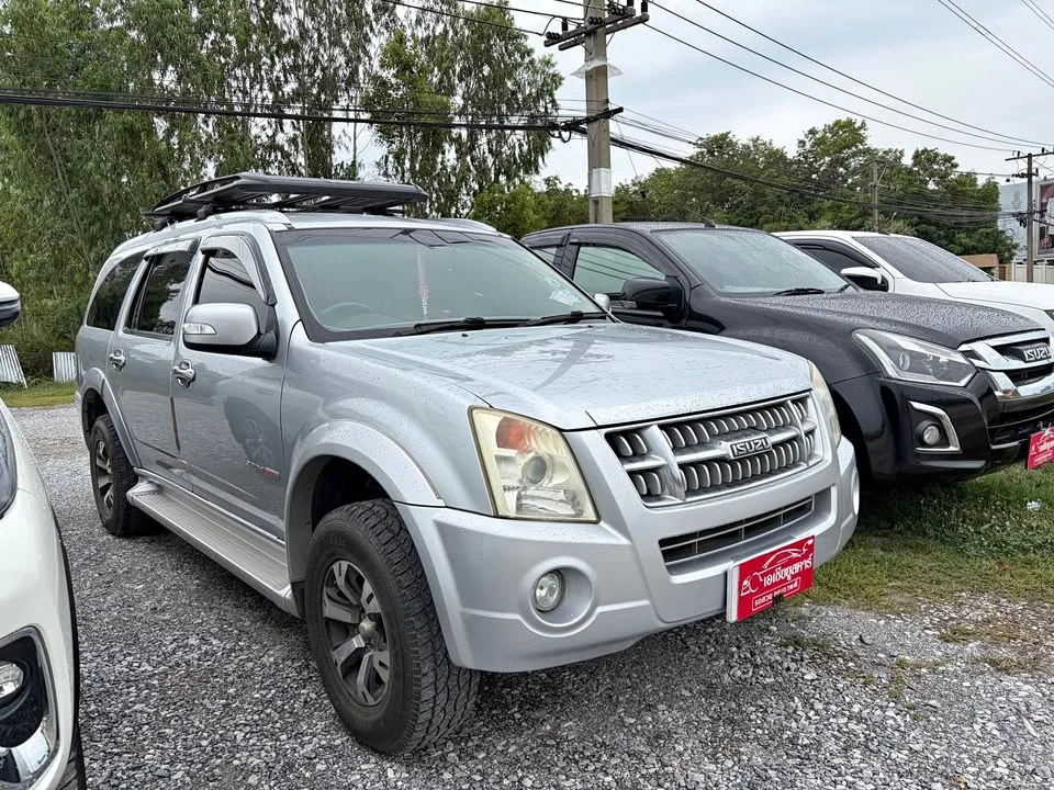 2008 Isuzu MU-7 2