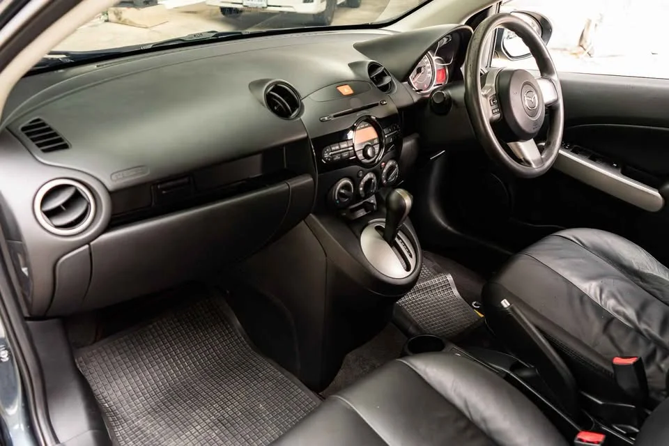 2012 Mazda 2 II 3