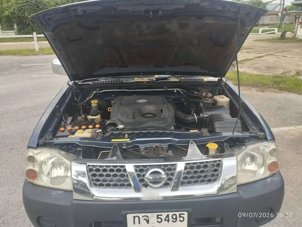 2004 Nissan Frontier I 3