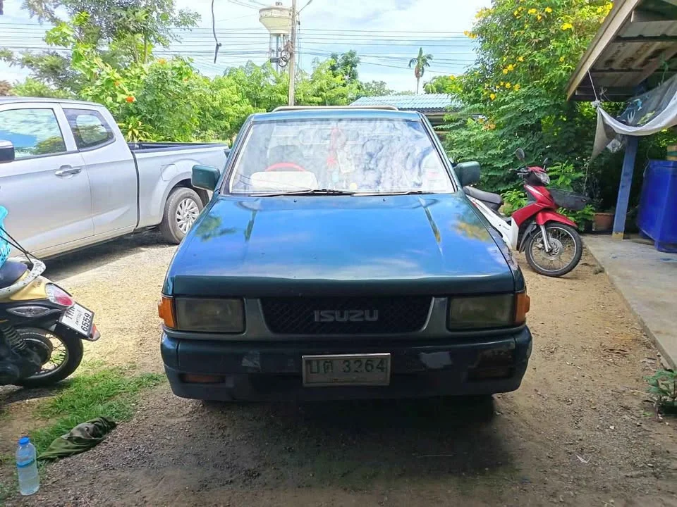 Isuzu TFR III 2