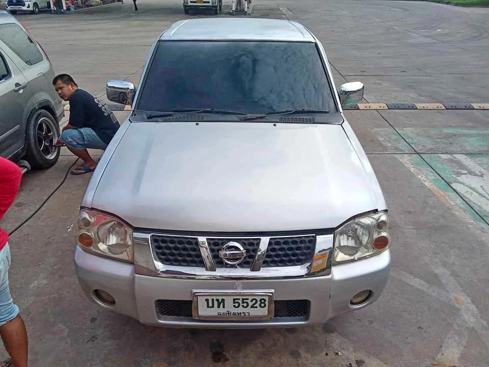2005 Nissan Frontier I 3