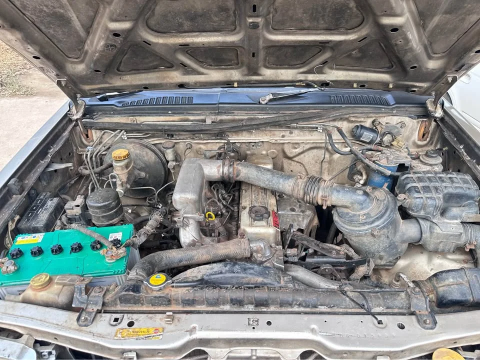 2000 Nissan Frontier I 2