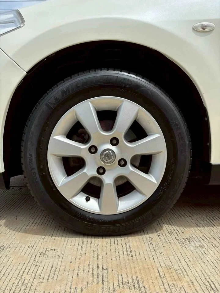 2010 Nissan Tiida I (C11) 3