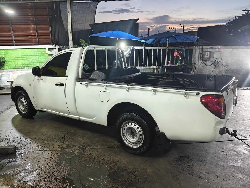 2011 Mitsubishi Triton IV 2
