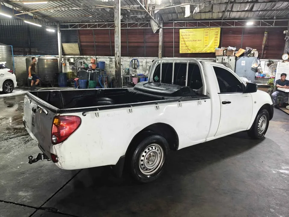 2011 Mitsubishi Triton IV 3