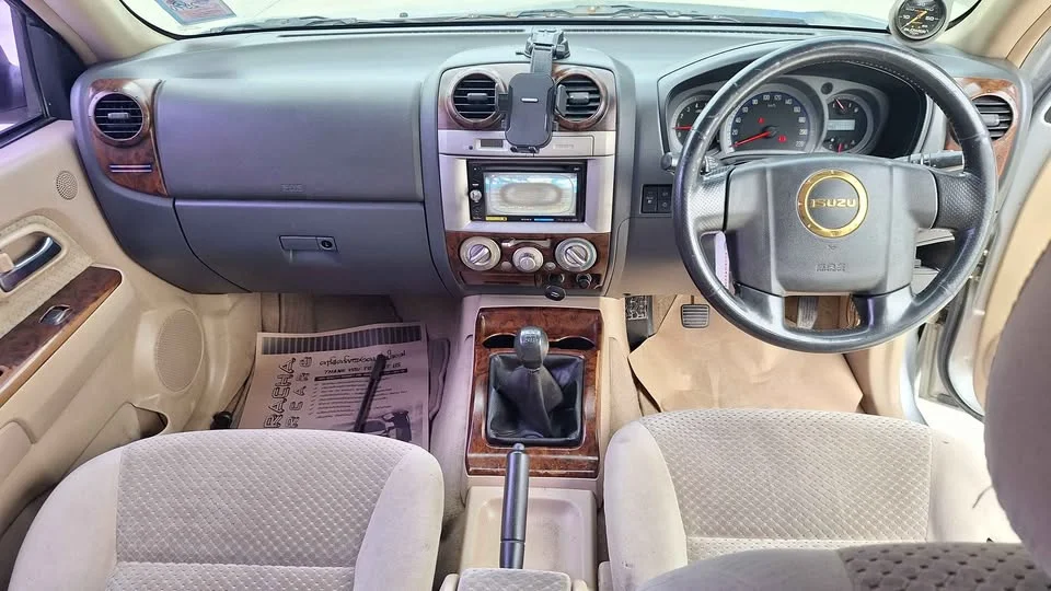 2007 Isuzu MU-7 2
