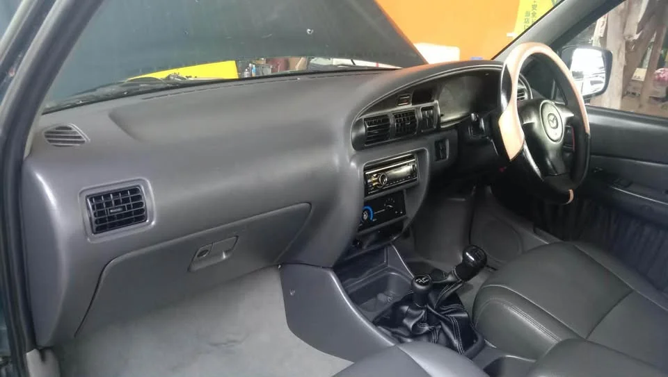 2000 Mazda 2500 Fighter V 2