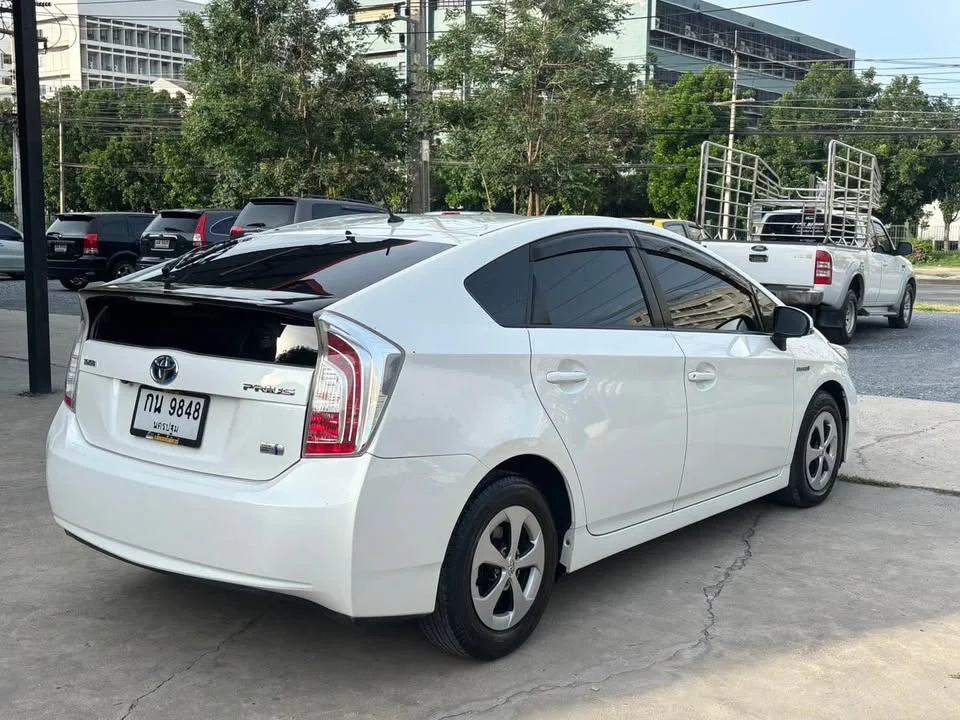 2012 Toyota Prius III 3