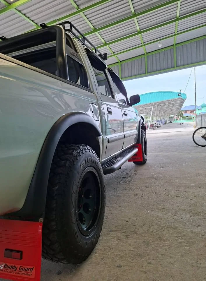 2001 Mazda 2500 Fighter V 2