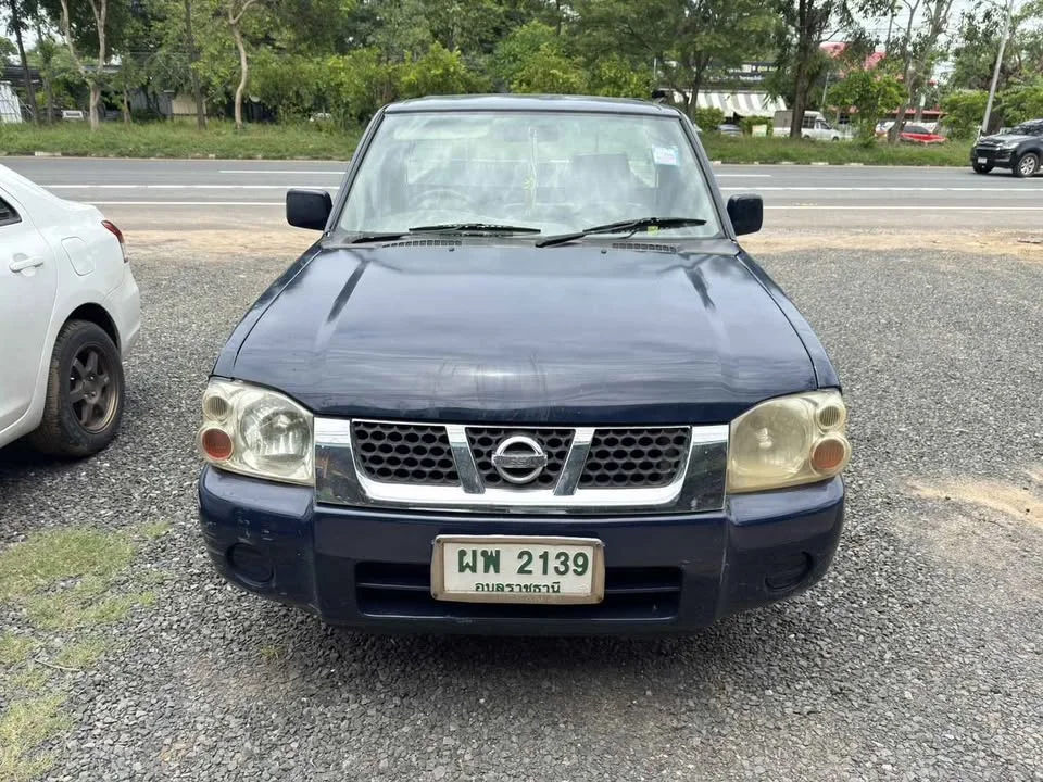 2004 Nissan Frontier I 3