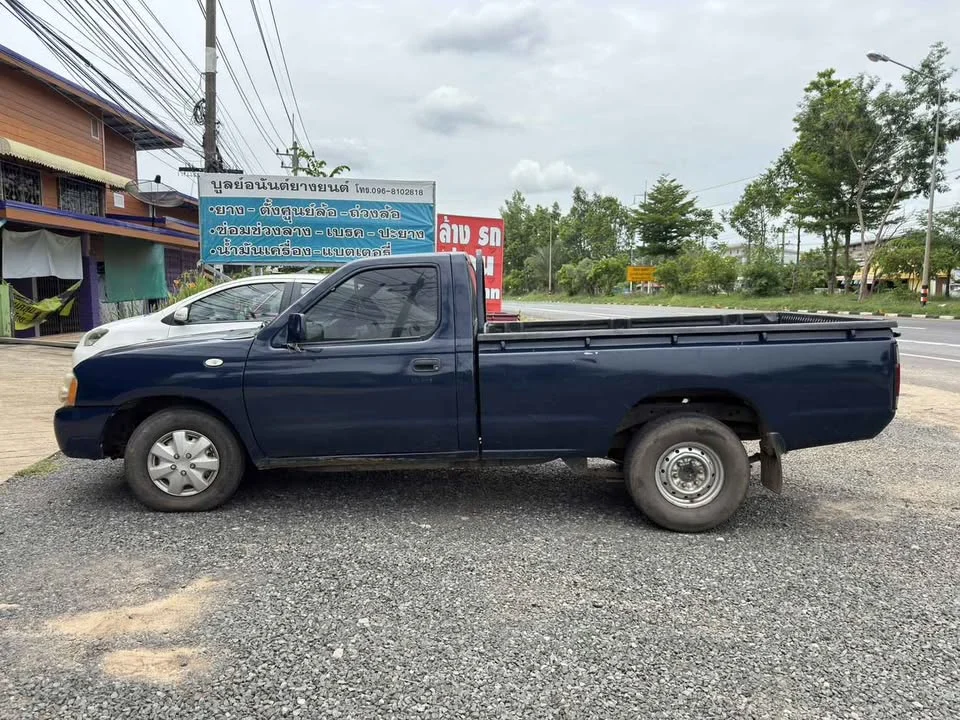 2004 Nissan Frontier I 3